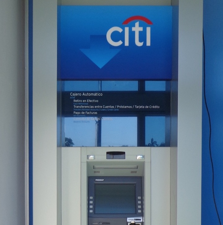 Señalización para cajero automático Citibank. Instalación en Latinoamérica.